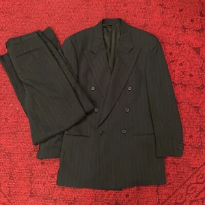 vintage PIERRE CARDIN USA made 2PC SUIT double breasted 44 31x31 Black pinstripe - Picture 1 of 21