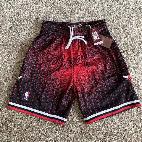 Mens Size M Chicago Bulls 1997 Mitchell & Ness retake gradient Swingman Shorts Cover