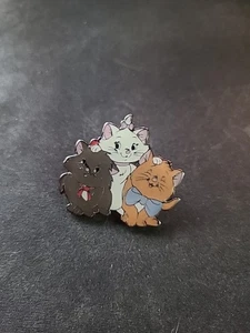 Disney The Aristocats Paint Blind Box Pin - Siblings Boxlunch Exclusive - Picture 1 of 3