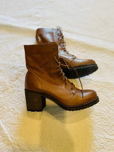 FRYE BOOTS - KAREN LACE UP Cognac 8.5 New - Picture 1 of 4