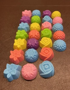 26 Reusable Silicone Molds Cupcake Multi Flower Shapes Silicone Baking Cups - Picture 1 of 3