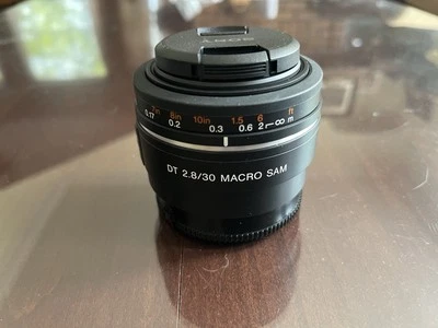 Lente macro SONY - DT 2.8/30 MACRO SAM (uso ligero) Foto 1 de 4
