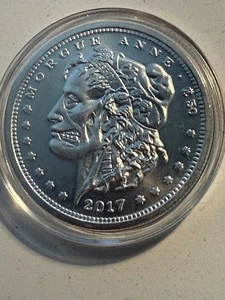 ZOMBUCK MORQUE ANNE 2017 - Foto 1 di 2