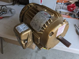 BALDOR SUPER-E 3PH MOTOR EM3583T 143T FRAME 1.5 HP NEW OLD STOCK SOME COSM DMG - Picture 1 of 8