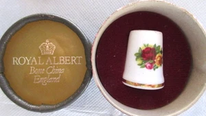 ROYAL ALBERT BONE CHINA ENGLAND THIMBLE OLD COUNTRY ROSES BOXED NEVER USED - Picture 1 of 1