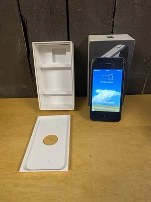 Apple iPhone 4  16GB Black - Image 1 of 4