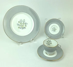 Wedgwood Bone China Gold Rim – 35-Piece Set - Picture 1 of 9