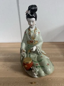 Porcelain Ceramic Geisha - Picture 1 of 24