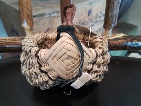 Denali Minatures Talkeetna AK fine handwoven minature basket collectable Cover