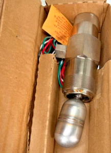 MURPHY LS200 Series Liquid Level Switch, 2" NPT, 480VAC, 5A, 2000 psi MWP - Picture 1 of 18