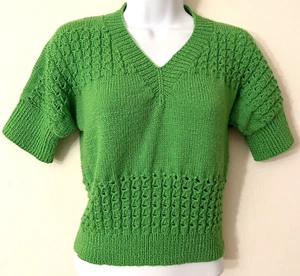 Suéter tejido a mano vintage para mujer S verde corto tejido Kelly o verde lima cuello en V - Imagen 1 de 9