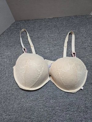 Victoria's Secret  Bra 40DD Beige Lace Padded Underwire Adjustable Clasp Back - Image 1 of 4