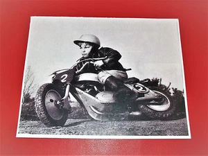¡WOW! "FOTO DE COLECCIÓN MINIBIKE DE UN NIÑO MONTANDO DURO EN UNA MINIBIKE 10 1/2"" X 8"" - Imagen 1 de 2
