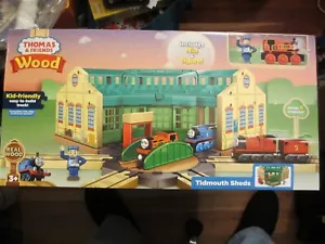 Thomas & Friends ~ Wooden Train Set ~ Tidmouth Sheds With Nia & Conductor Figure - Picture 1 of 4
