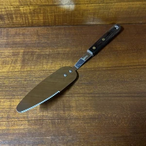 Vintage Robinson Knife Co Stainless Pie ~ Kuchenheber Holzgriff Wellenschliff - Bild 1 von 7