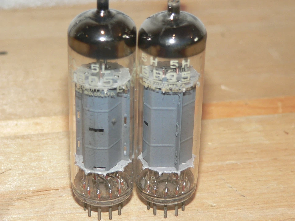 2 tubos Matsushita 6BQ5/EL84 (Japão) - Imagem 1 de 1
