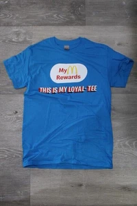 McDonalds "Rewards This Is My Loyal-Tee Shirt" Azul Pequeño Nuevo - Imagen 1 de 3
