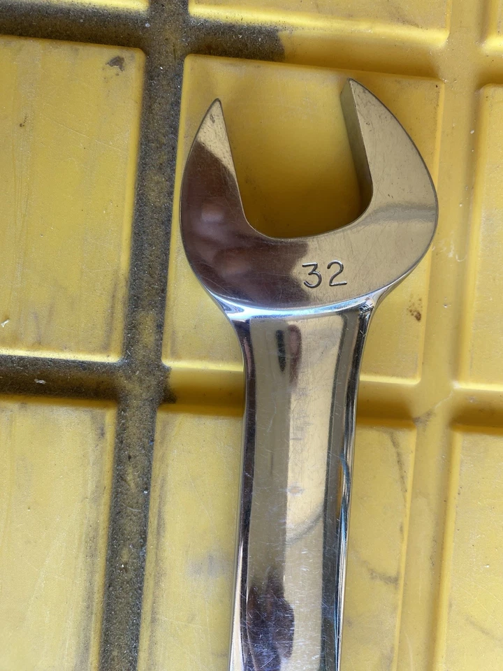 Snap-On Tools USA 32mm Metric 12 Point Flank Drive Combination Wrench OEXM320 - Image 1 of 4