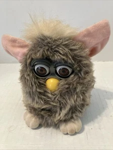 PIEZAS/REPARACIÓN De colección 1998 Furby Plata Gris Gris Piel 70-800 Tigre -Sucio- LEER - Imagen 1 de 24