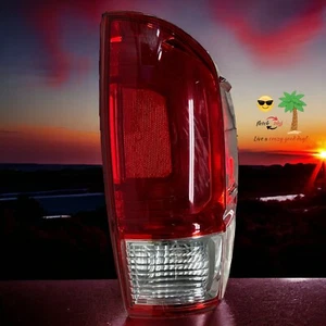 Tail Light Right Passenger Fits 2016-2017 Toyota Tacoma TRD Sport Off Road - Foto 1 di 8