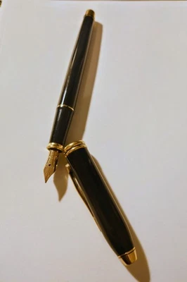 Cross Townsend Black Lacquer Fountain Pen 14K Gold Nib M - Bild 1 von 4