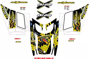 KIT DE CALCOMANÍAS DE REPRODUCCIÓN DE FÁBRICA SKI DOO WRAP REV MXZ 440 X LC, 06 REPRODUCCIÓN DE FÁBRICA - Imagen 1 de 2