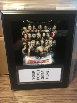WWE Ringsider Wrestling Ticket Display MADEIRA Placa Preta LINDA para pendurar!   - Imagem 1 de 2