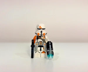 LEGO Star Wars 212th Airborne Trooper – sw0523 – Pistol + Stud Shooter - Picture 1 of 10