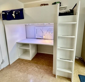 Kinder Hochbett IKEA Smastad inkl. Regal & Schreibtisch - Bild 1 von 5