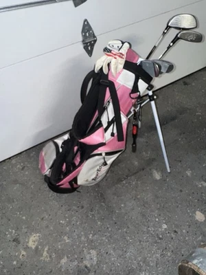 Callaway Junior Golf Club Set with Bag and Stand - Image 1 of 4