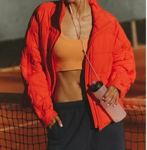 Chaqueta Free People NUEVA CON ETIQUETAS Pippa Puffer súper ligera resistente al agua talla XS - Imagen 1 de 5