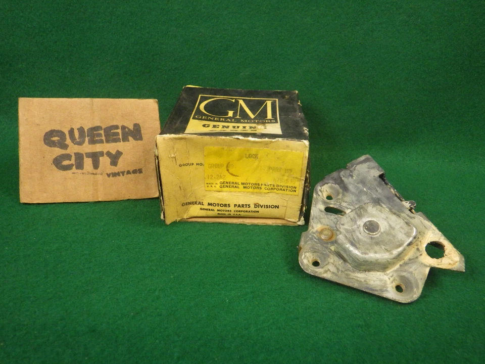 Mecanismo de cierre de puerta 1959 1960 Chevrolet sedán entrega trasero izquierdo NOS 4752535 Foto 1 de 4