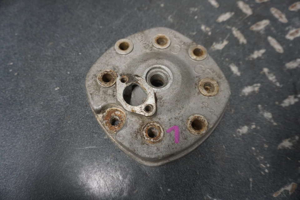 1981 John Deere OEM Liquifire 440 Cylinder Head - Image 1 of 3