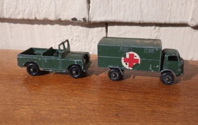Dos Juguetes Lesney De Colección - Ambulancia de Servicio No. 63 y Land-Rover Serie 2 Nº 12 Foto 1 de 4