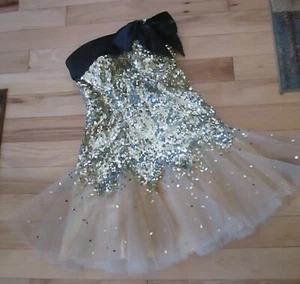 SPLENDIDO ABITO DA COCKTAIL NUOVO CON ETICHETTE HANNAH S NERO E ORO PAILLETTES E PERLINE TAGLIA 6 $230 - Foto 1 di 4