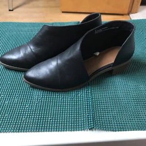 universal thread shoes size 6 black Faux Leather Pointed Toe - Picture 1 of 13
