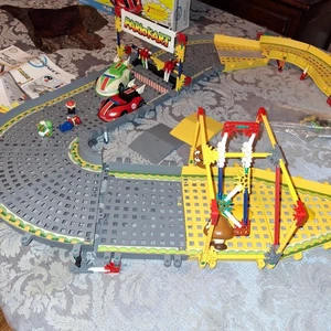K’NEX Nintendo Mario Kart Wii Yoshi Finish Line building set toy Kit w Box 90% - Picture 1 of 5