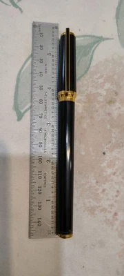 S.T. Pluma Estilográfica Dupont MONTPARNASSE NEGRA LAQUE DE CHINE Oro 18K Mediana Plumín  Foto 1 de 4