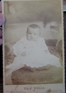 ANTIQUE - BEAUTIFUL BABY - CABINET PHOTO - ED F. WELLS STUDIO SCRANTON PA - Picture 1 of 3