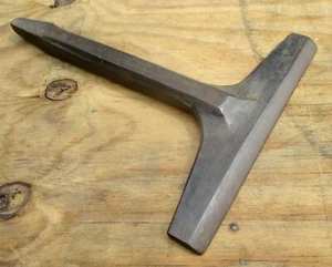 C E - FOX S-15 BEVELED BLACKSMITH ANVIL HARDY WITH 11" EDGE - Picture 1 of 13