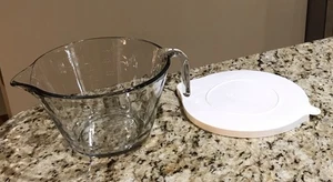 Pampered Chef 2 Quart/8 Tassen Glas Teig Schüssel mit Deckel Mikrowellengeeignet Messschüssel - Bild 1 von 2
