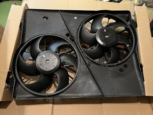 Dual Engine Cooling Fan Assembly 137717AA 5137714AA - Picture 1 of 9