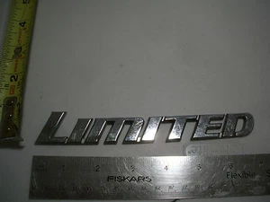LIMITED LETTERS EMBLEM BAGDE CHROME OEM ORIGINAL - Imagen 1 de 1