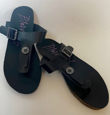 Blowfish Malibu Sandals Black Sz 7.5 T Strap Thong Womens NWOT - Image 1 of 4