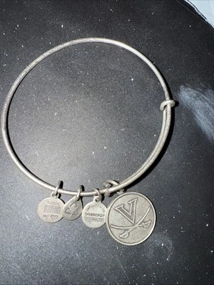 Pulsera Alex and Ani Charm Universidad de Virginia Foto 1 de 4