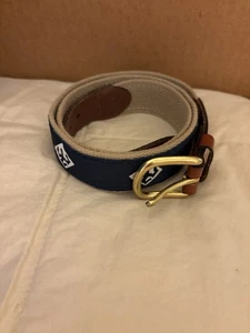 Cintura a nastro Washington & Lee University taglia 34 logo tridente pelle blu uomo Ltd - Foto 1 di 6
