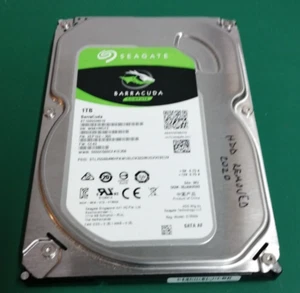 Seagate ST1000DM010 Barracuda - Festplatte - 1 TB - intern - 3,5" - SATA 6Gb/s - Bild 1 von 2