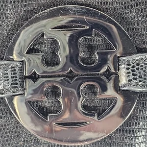 Bolso sin asas de hombro de cuero con textura Tory Burch - Imagen 1 de 8