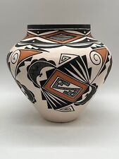 Native American Acoma pottery vase Dylene Cheromiah