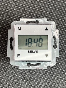 Selve Timer Plus - Design Zeitschaltuhr mit Astro-Abend-Programm (ohne Rahmen) - Bild 1 von 8